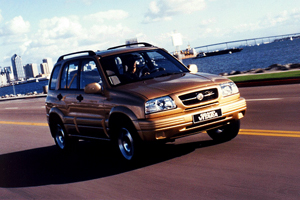 Защита передних фар карбон Suzuki Grand Vitara 1998- (238050CF)